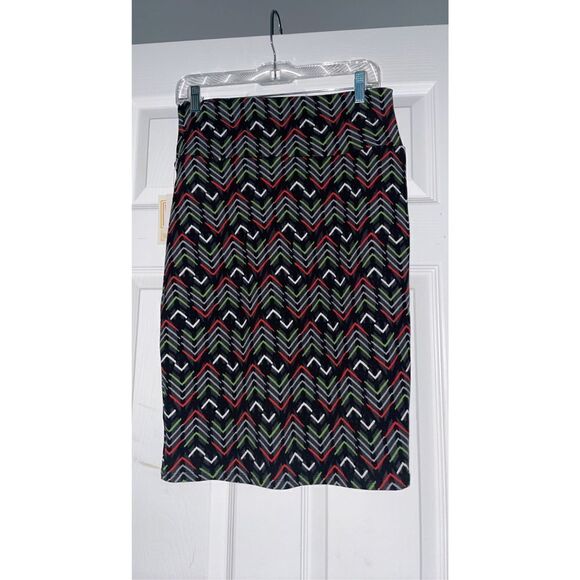 NWT Lularoe Cassie Skirt black/green/red Size small - Picture 2 of 3